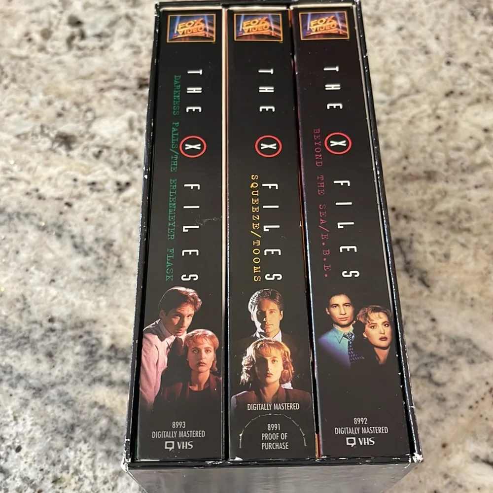 Boxed VHS Set: The X Files - Picture 2 of 6